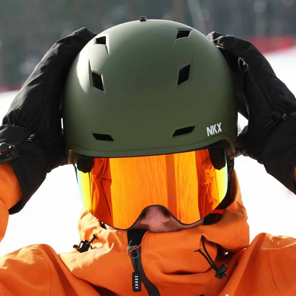 NKX Nomad Schneehelm